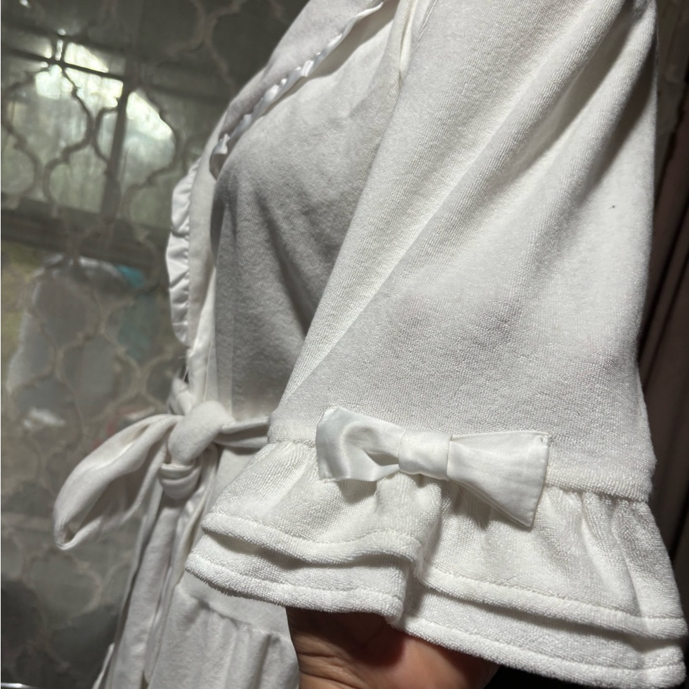 Betsey Johnson Cream Ruffle Robe - Picture 6 of 12